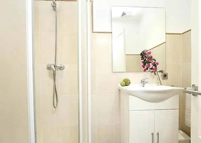 Fantastic In A Quiet Area Near By Renthousing Willa *